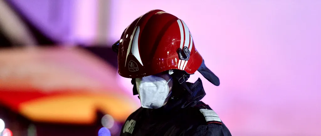 Un autoturism de lux a luat foc pe bulevardul Gheorghe Șincai din Capitală, în zona Timpuri Noi. Până la sosirea pompierilor, mașina a ars ca o torță (VIDEO)