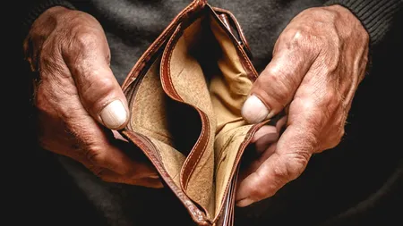 Numărul pensionarilor a scăzut mai mult, iar pensia le-a crescut mai puțin în 2021 față de 2020. Care e raportul dintre salariați și românii ieșiti din câmpul muncii