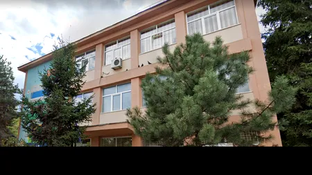 Elev de 14 ani din Pitești, bătut și umilit de mai mulți colegi după ieșirea de la ore. De la ce a pornit scandalul