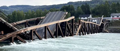 Pod prăbușit în sudul Norvegiei. Două vehicule au ajuns în apă