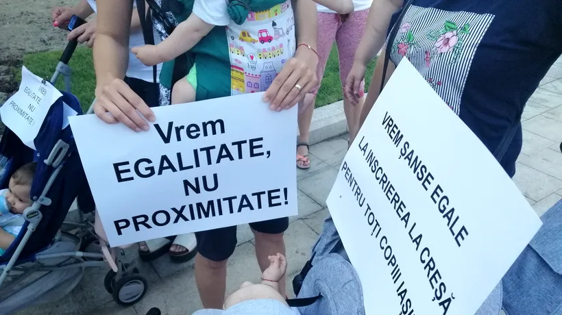 Protest la Iași după ce Primăria a introdus o nouă condiție pentru înscrierea copiilor în creșe. Părinte: „Nu mă las până când copilul meu nu este admis. Nu este corect - FOTO 