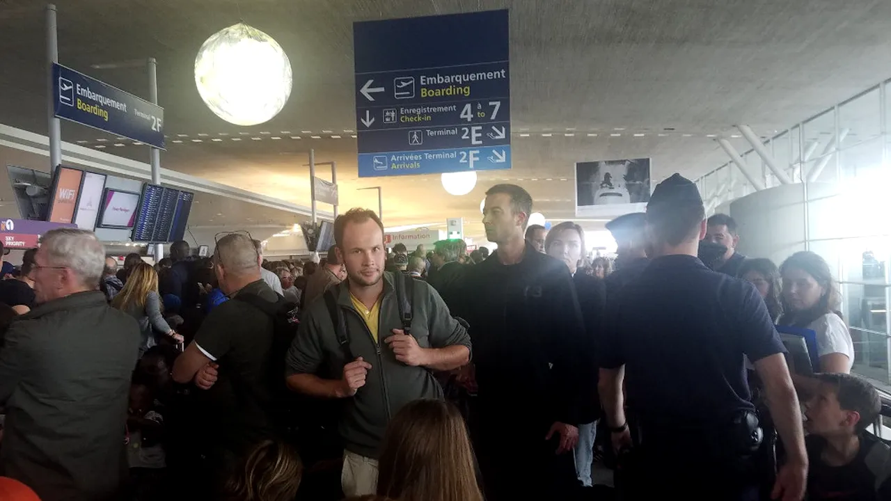 Terminal al Aeroportului Charles de Gaulle, evacuat. Opt curse aeriene, anulate