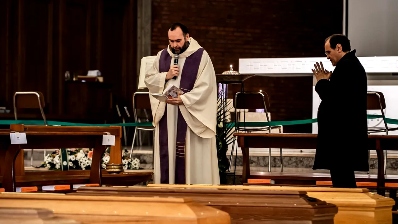 VIDEO.Mărturia sfâșietoare a preotului care a avut biserica plină de sicrie din cauza COVID-19: „Un loc de moarte, tristețe și doliu”