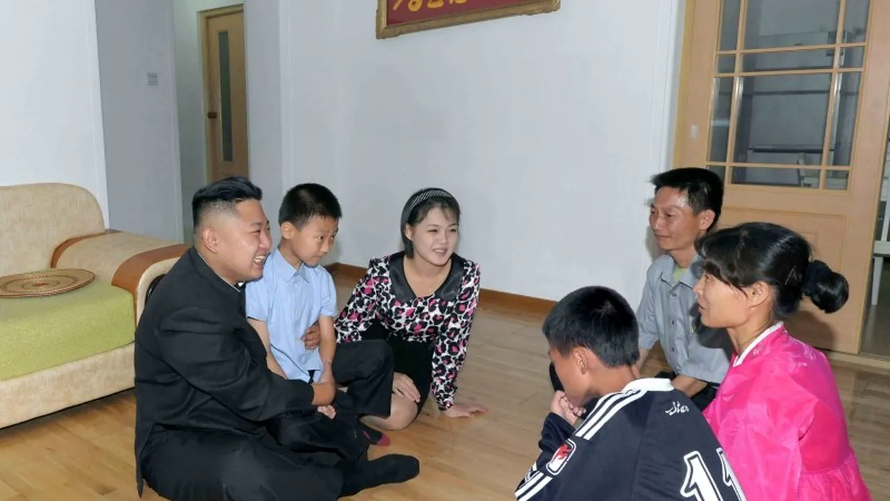 Regimul din Coreea de Nord a alocat  32 de milioane de euro cultului dinastiei Kim în 2012, deși majoritatea cetățenilor trăiesc în sărăcie