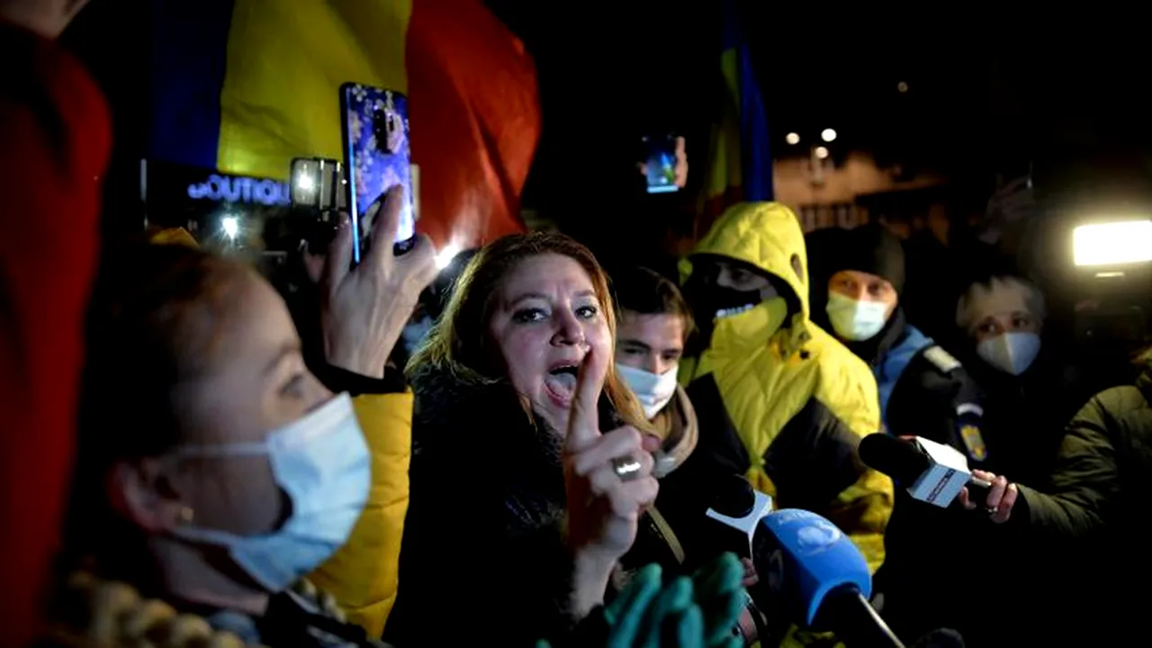 Diana Şoşoacă și-a certat locotenenții din partid pe motiv că au cerut de mâncare. „De unde bă, să mai am bani?”