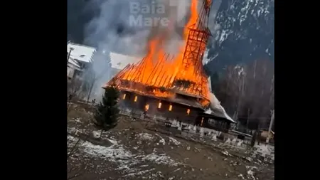 VIDEO | Incendiu de proporții la biserica de lemn din Borșa. Lăcașul de cult a ars în totalitate
