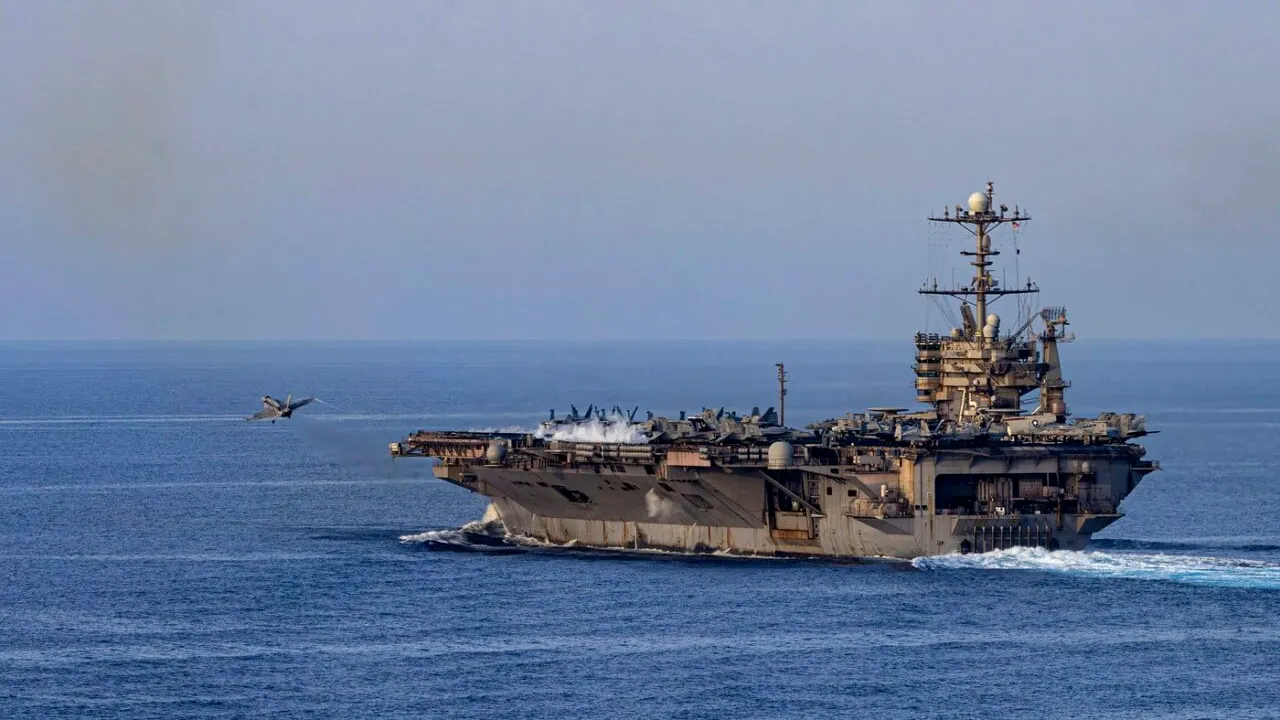 În timpul operațiunilor împotriva huthi, Marina SUA pierde un avion de peste 60 MILIOANE de dolari, după ce acesta a căzut în mare de pe portavion