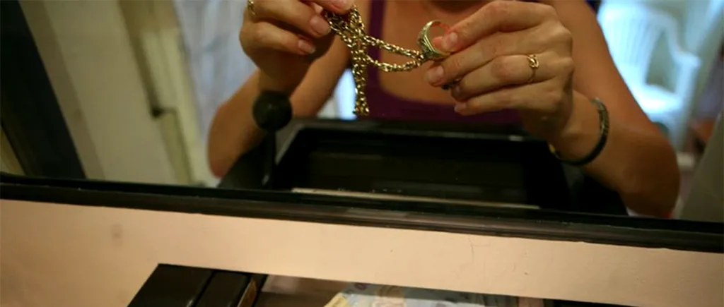 Mai rar așa ceva! Ce a făcut angajatul unui amanet din Capitală cu mai multe bijuterii care valorau 50.000 de EURO