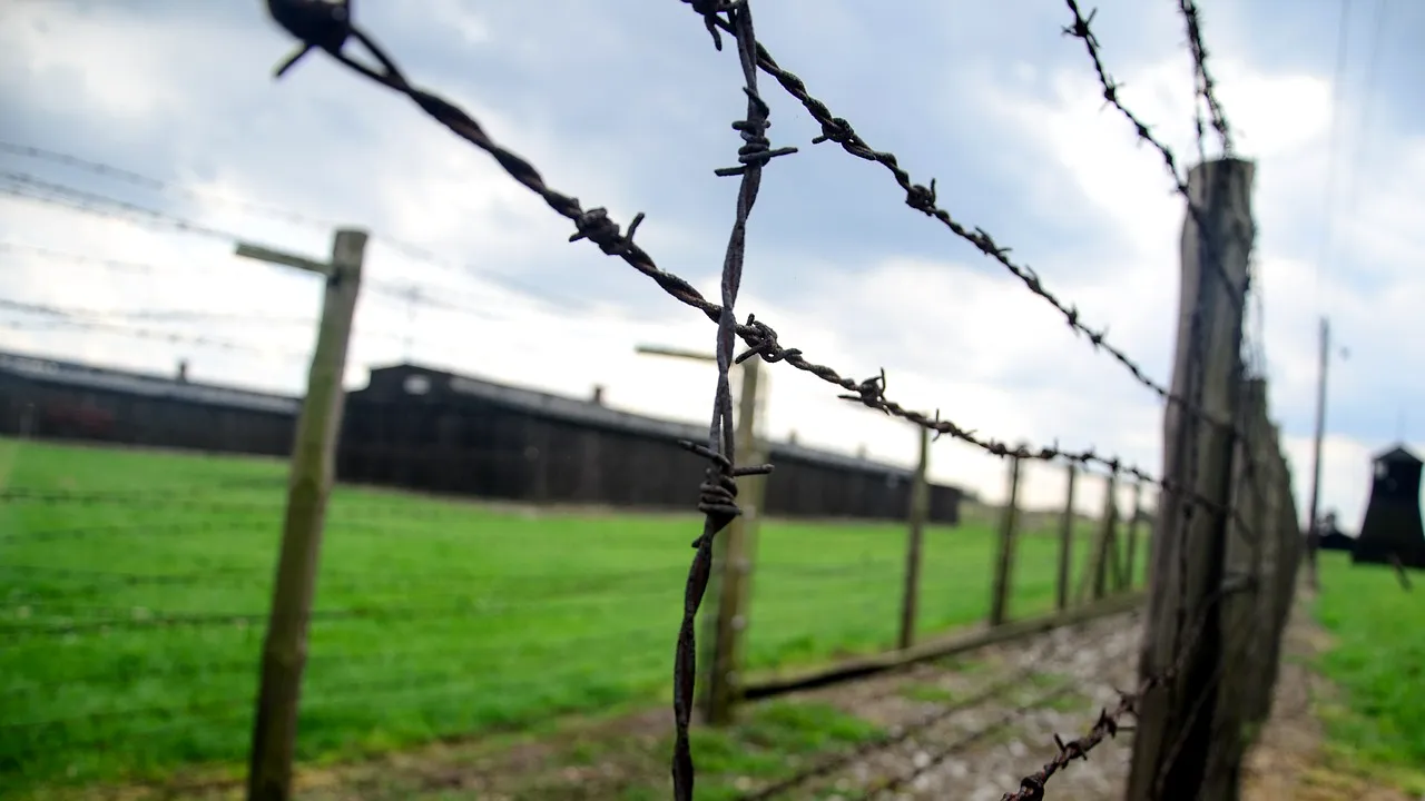 O fostă secretară de la un lagăr nazist, în vârstă de 96 de ani, va compărea în faţa justiţiei germane anul acesta