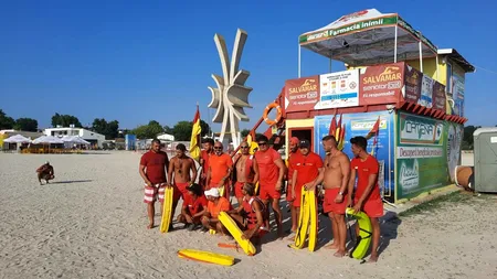 Turistă salvată la Costinești, după ce intrase în apă deși era steag roșu. Conversație aprinsă cu salvamarii