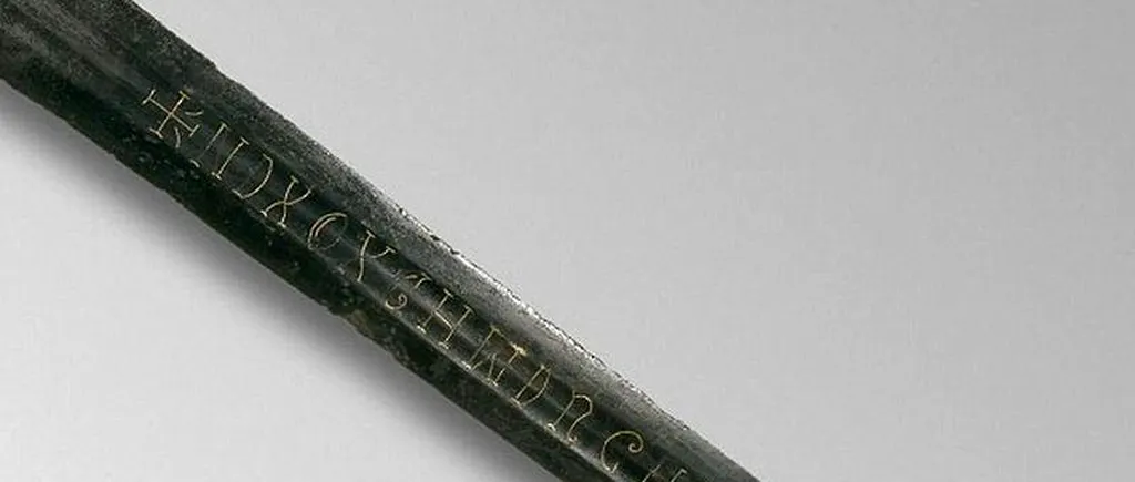 Biblioteca națională a Regatului Unit cere ajutor pentru descifrarea codului misterios inscripționat pe o sabie medievală