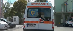 O pacientă care trebuia operată pentru ocluzie intestinală s-a făcut bine în ambulanță… datorită GROPILOR din șosea