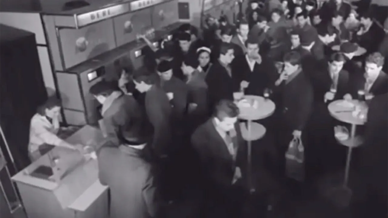 Cum arăta primul fast-food din România, în anul 1962. Ce mâncăruri puteai să comanzi