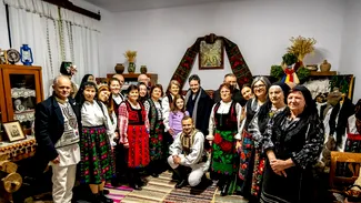 Nicușor Dan și-a petrecut seara de Crăciun în satul bunicilor săi. Cum a fost întâmpinat președintele