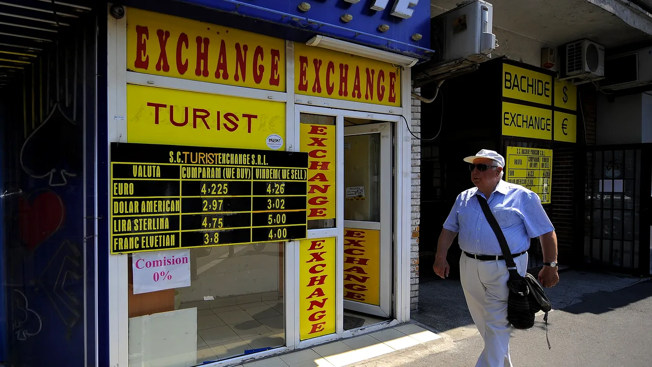 Cursul a urcat ușor peste 4,62 lei/euro