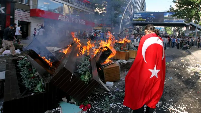 Manifestații violente la Istanbul în urma decesului a zece muncitori turci