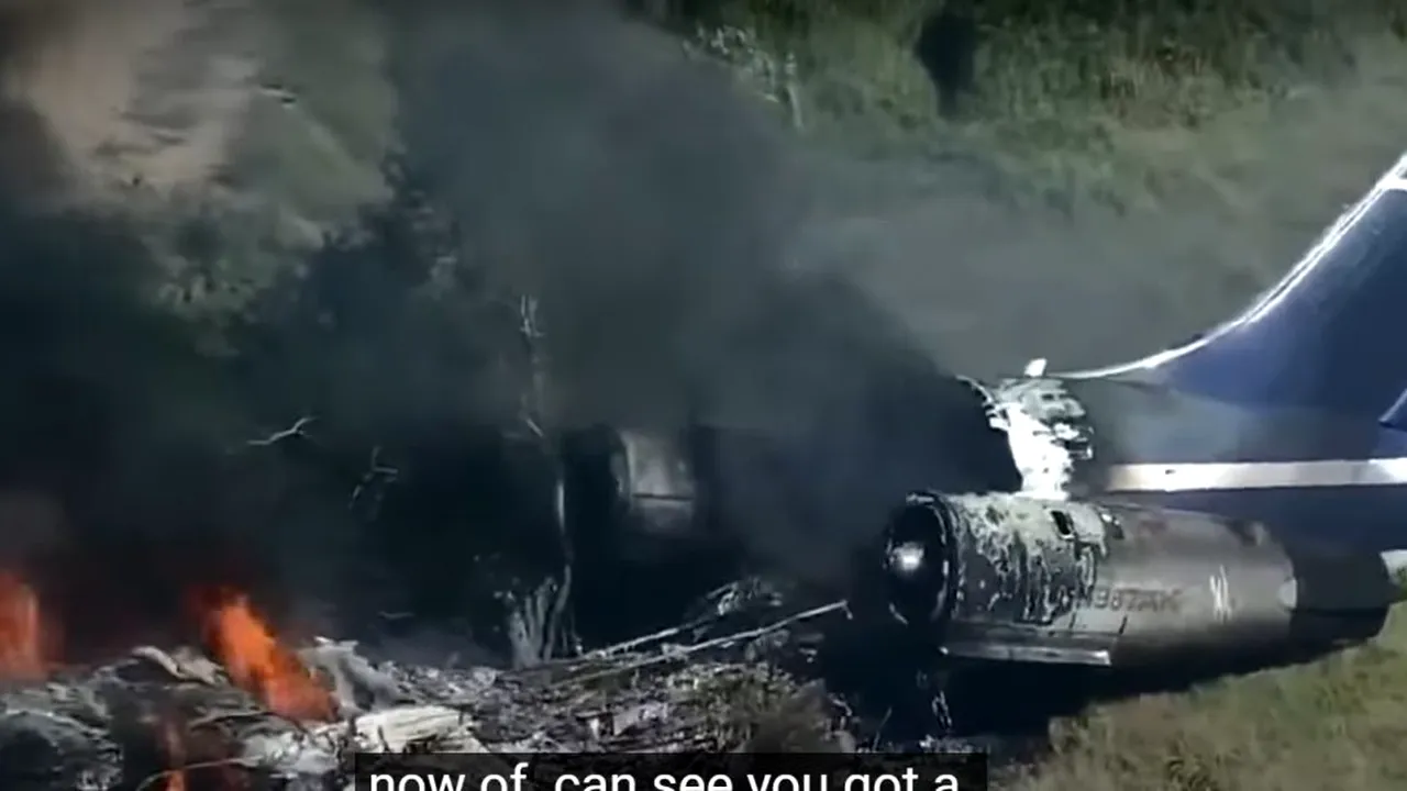 Grav accident aviatic în Texas. Cei 21 de pasageri au reușit să evacueze avionul înainte ca acesta să ia foc