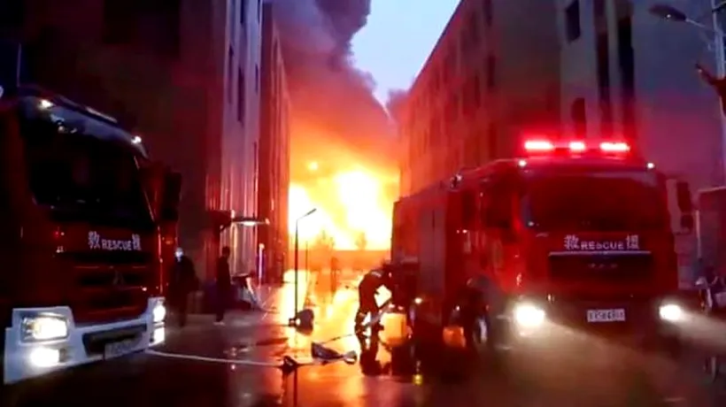 VIDEO | Incendiu devastator în China. 36 de oameni au ars de vii într-o fabrică!
