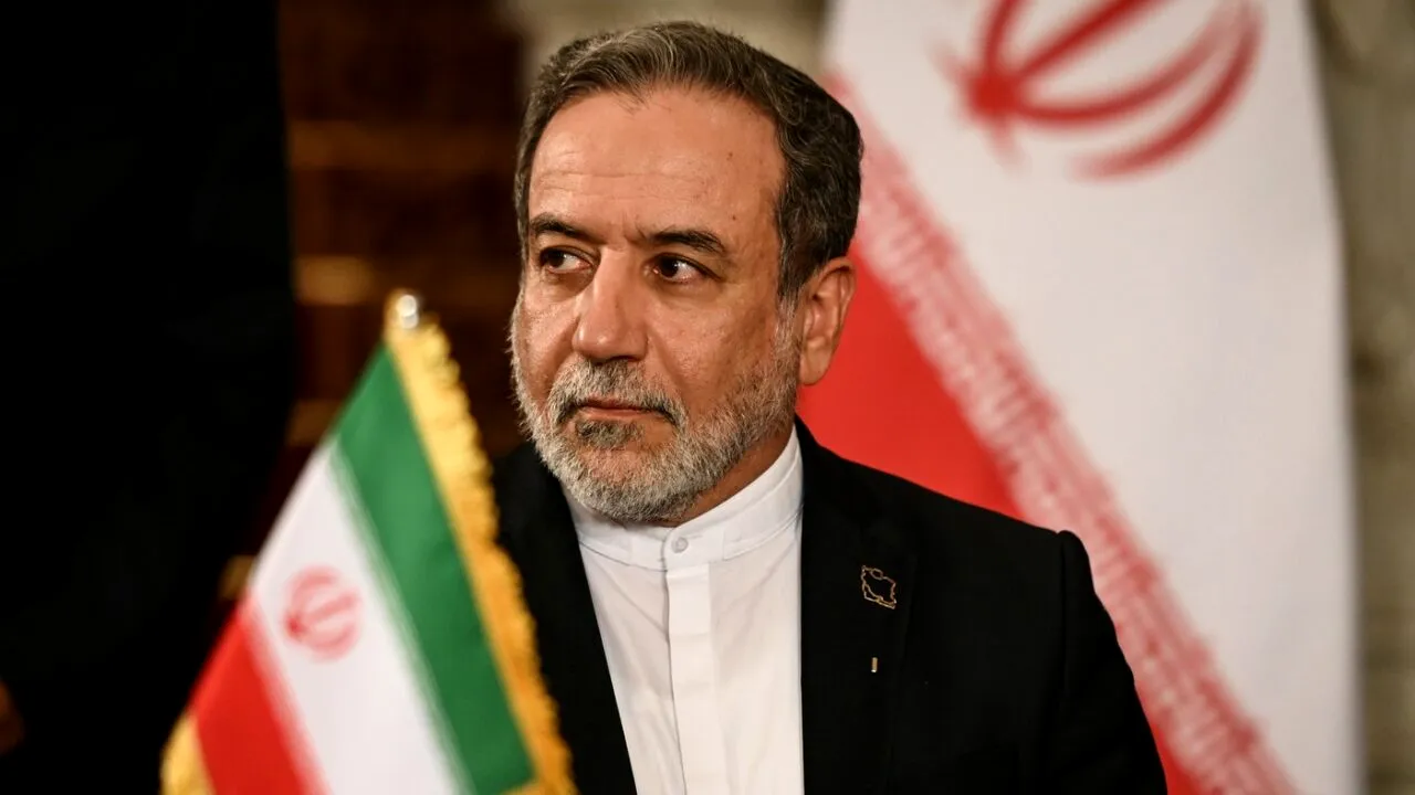 IRANUL denunță planul statelor europene de a impune sancțiuni împotriva programului său nuclear