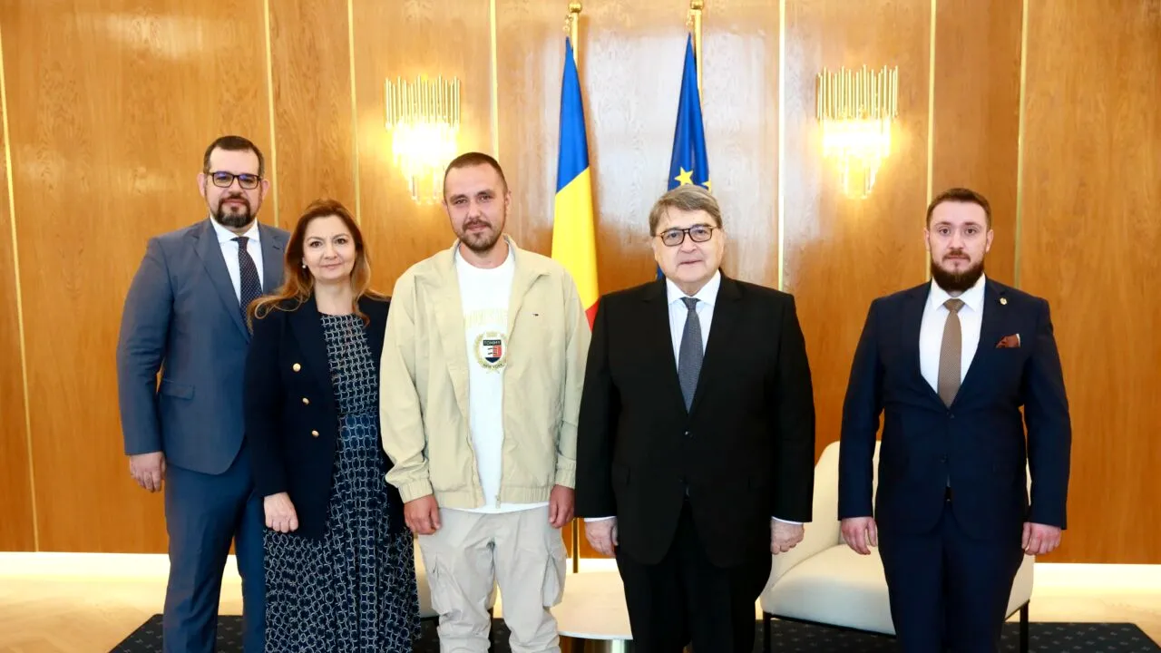 Ministrul de Externe s-a întâlnit cu marinarul care a fost ținut captiv în Yemen, de rebelii Houthi / Hurezeanu: 