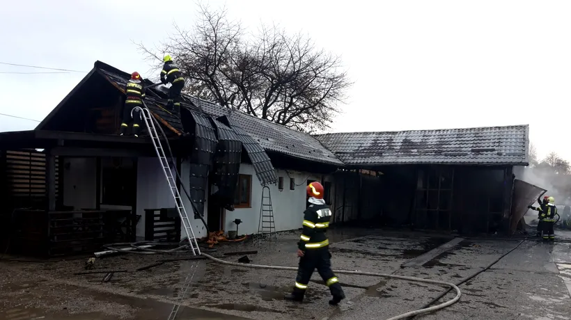 Incendiu devastator în Suceava: O spălătorie și o vulcanizare s-au făcut scrum. Flăcările s-au extins și la un magazin - GALERIE FOTO