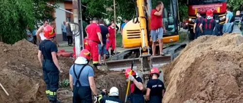 Două persoane au fost prinse sub un mal de pământ, în Timiș. Una dintre victime este în stare gravă (FOTO-VIDEO)