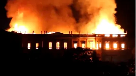 Pagini din istoria omenirii S-AU FĂCUT SCRUM. Exponate inestimabile, distruse în incendiul Muzeului Național al Braziliei