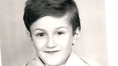 Ghicești cine este băiețelul din această fotografie? În prezent, este printre cei mai îndrăgiți cântăreți din România, cu milioane de FANI în țară