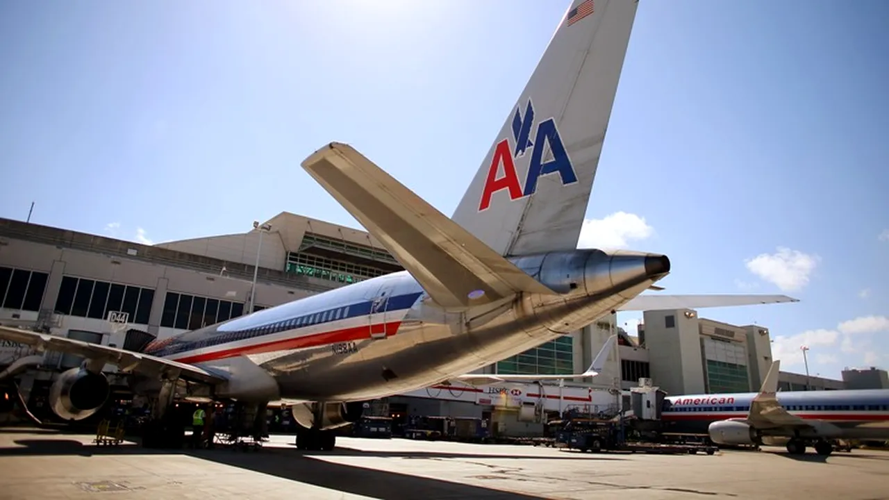 Două companii din SUA sunt aproape de o fuziune care ar forma cel mai mare operator aerian din lume