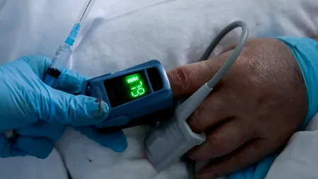 „Degetele COVID-19”, cel mai nou simptom specific COVID-19. Cum se manifestă și cine sunt cei afectați