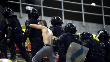 România-Ungaria. Bilanțul zilei de ieri: 16 fani unguri interziși un an pe stadioane, doi jandarmi au fost răniți
