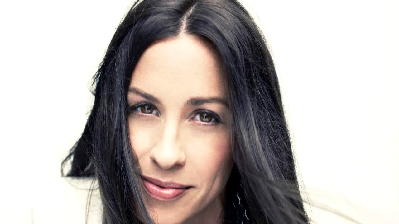 Alanis Morissette, editorialist pentru The Guardian