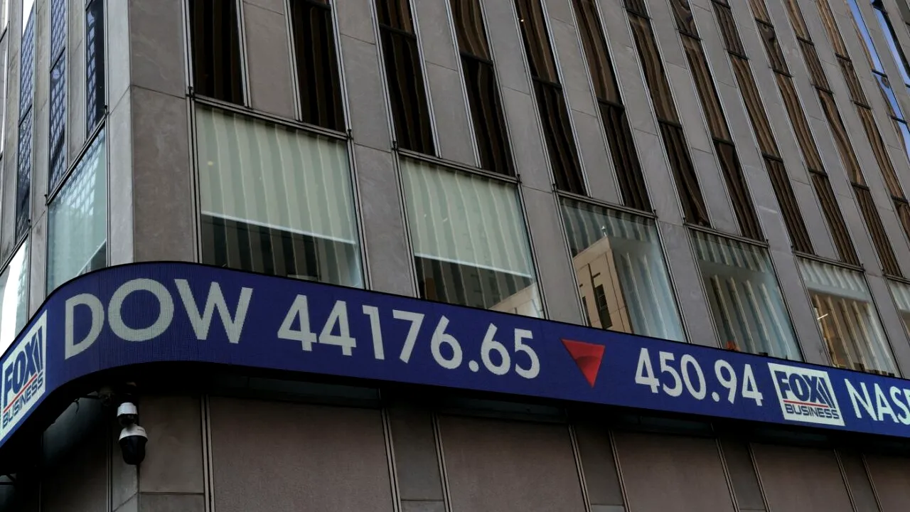 Financial Times: Economiștii avertizează că taxele vamale și INCERTITUDINEA vor încetini creșterea economică și vor accelera inflația în SUA