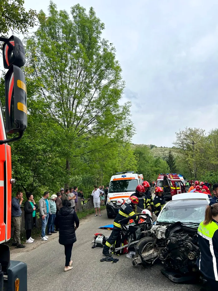 Un tânăr de 21 de ani, mort într-un accident produs de un șofer băut, în județul Hunedoara / Sursa foto: ISU Hunedoara