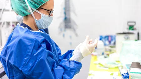 COVID-19. Avocații, nemulțumiți de condițiile „restrictive” și de recompensele materiale „restrânse” care vor fi acordate personalului medical implicat în lupta împotriva pandemiei