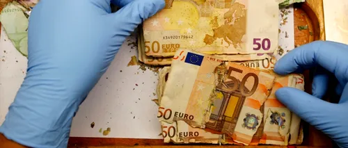 240.000 de euro, găsiți ascunși pe corpul unei femei / Ce le-a spus polițiștilor
