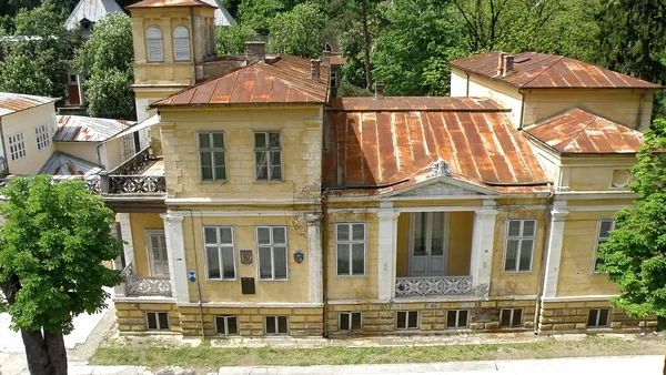 Băile Herculane încep să renască, după 8 ani de degradare. Investitorii și voluntarii vor să transforme zona într-o stațiune de elită