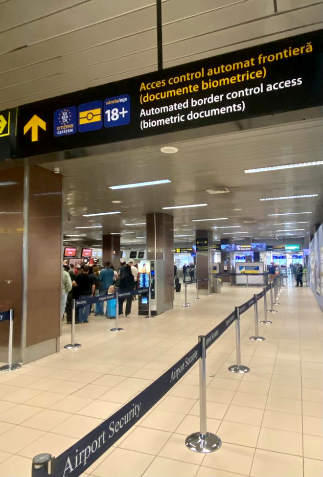 S-a deschis un flux rapid de control pentru pasagerii cu pașapoarte biometrice la aeroportul din Otopeni