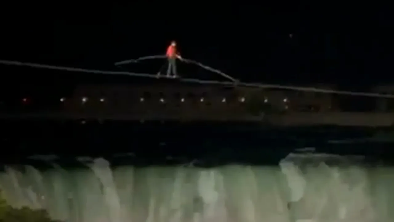 Primul om care a traversat cascada Niagara pășind pe un cablu întins deasupra ei, protagonistul seriei Discovery 
