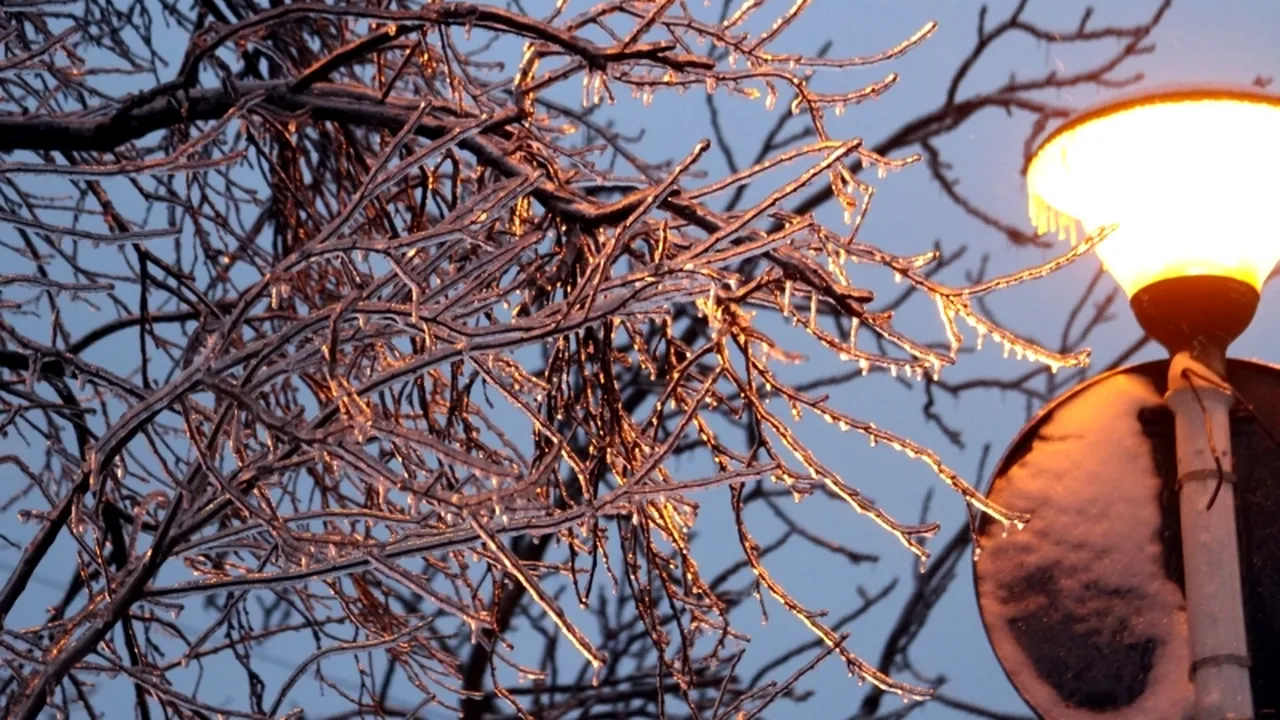 Informare ANM: precipitații mixte și intensificări ale vântului, duminică
