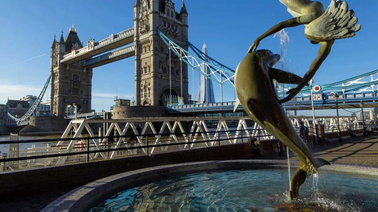 Vrei să faci PLAJĂ și să VIZITEZI până nu îți mai simți picioarele? Tenerife, Londra și Barcelona, printre destinațiile pe care turiștii le preferă în luna noiembrie