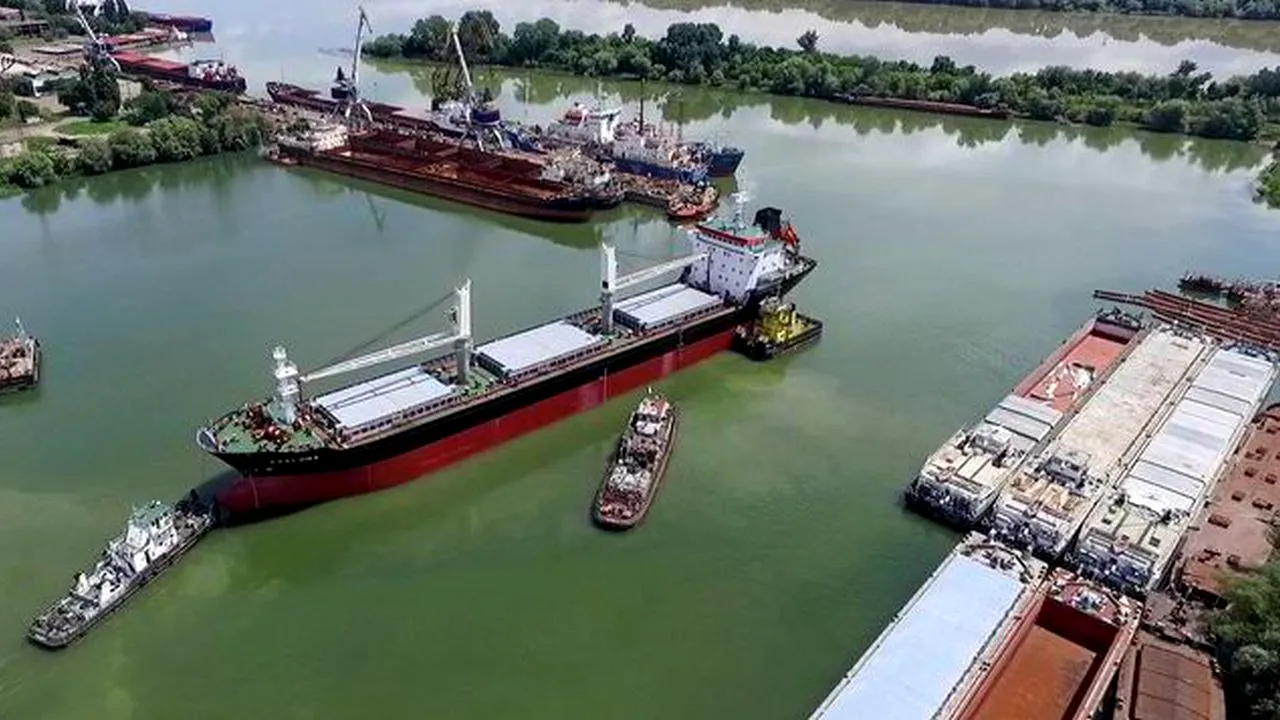 DPA: Navele care transportă cereale ucrainene se adăpostesc de atacurile ruse pe malul românesc al Dunării