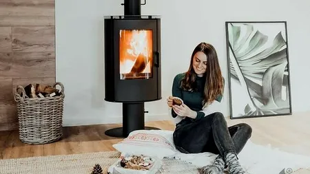 (P) Te încălzești cu sobă sau șemineu pe lemne? Iată 10 posibile cauze ale fumului în casă