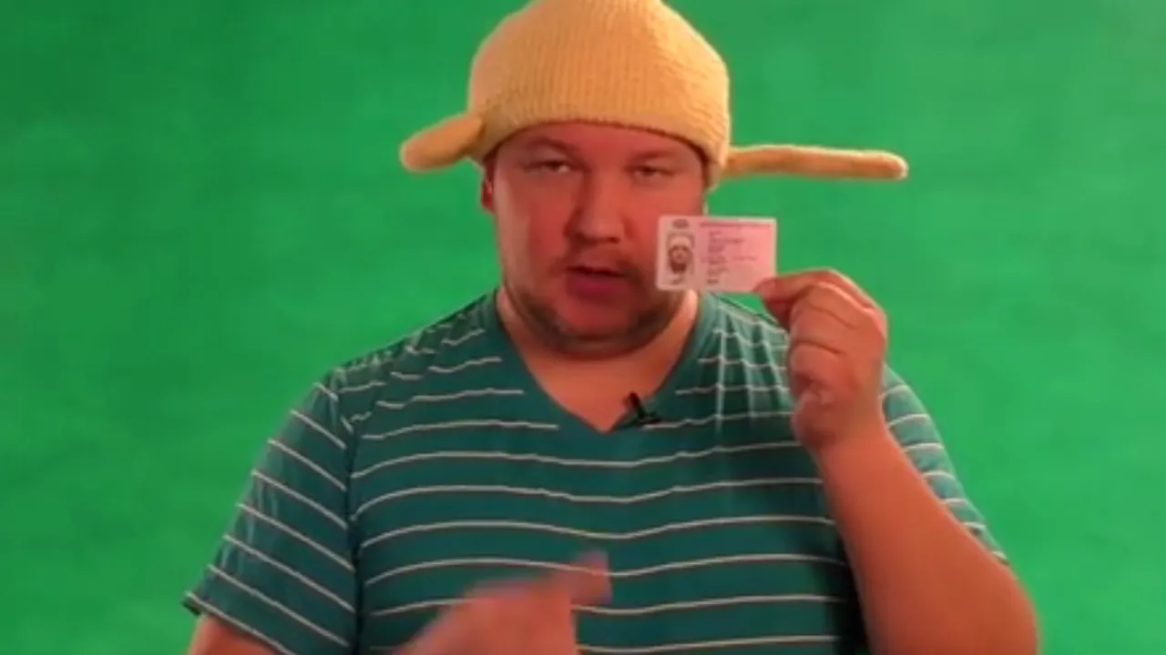 Motive religioase, invocate de un rus pentru a purta o strecurătoare pe cap în poza de permis