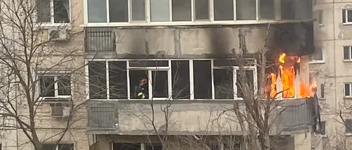 FOTO | Incediu puternic la un bloc din București. Mai multe echipaje, mobilizate la fața locului