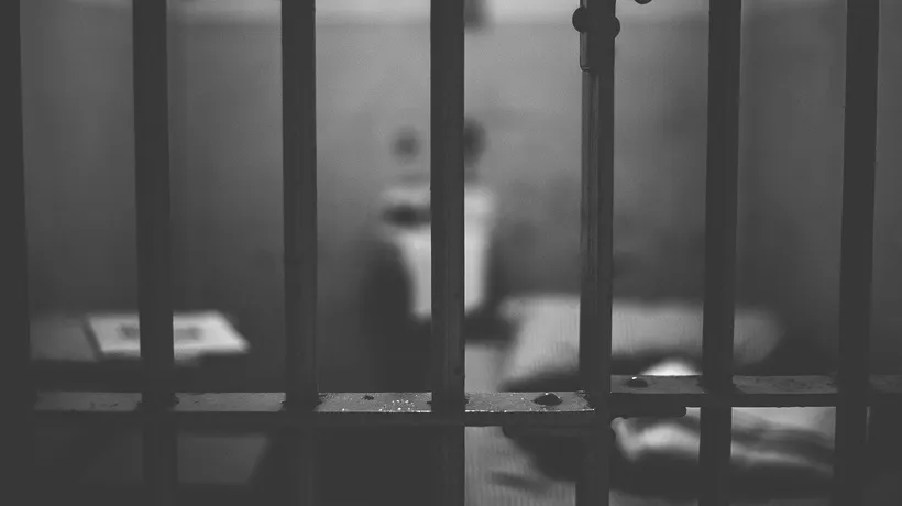 Român condamnat la închisoare pe viață, după ce a torturat și ucis o fetiță de 18 luni, fiica partenerei lui