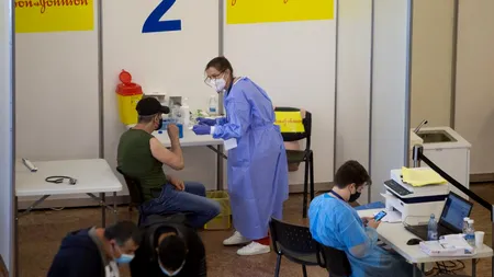 O tânără a parcurs 1.700 de kilometri pentru a se vaccina în București. Care este motivul