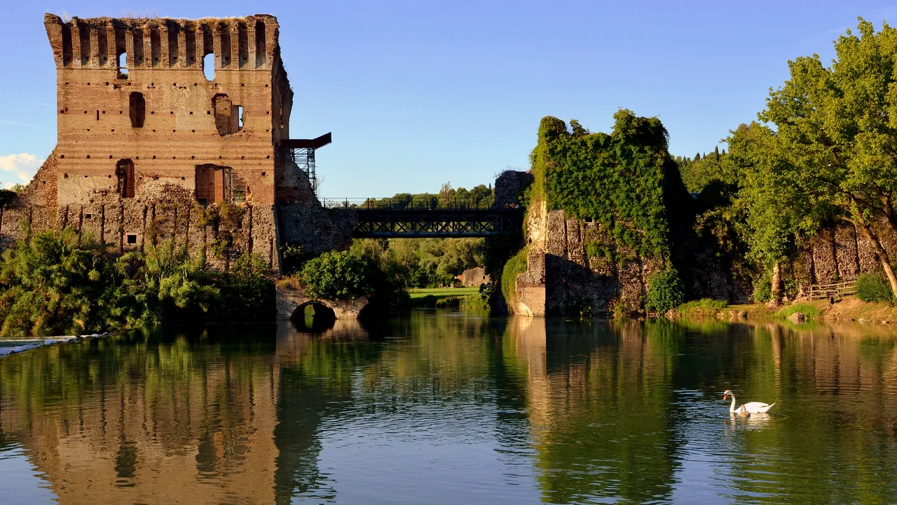 Un autoturism, în care erau cinci români, a căzut într-un râu din Italia. O persoană este dispărută