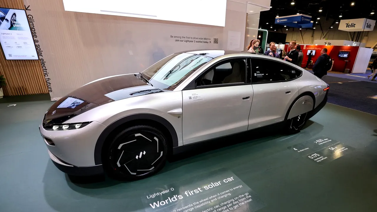 Încă o companie producătoare de mașini electrice SOLARE intră în faliment. Prezentase un model cu autonomie de 625 km