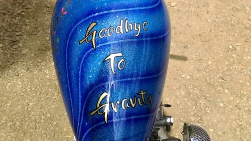 Goodbye to Gravity Bike, motocicleta special concepută în amintirea victimelor din Colectiv. GALERIE FOTO